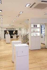 Pandora Concept Store, Oxford 425148 Image 3