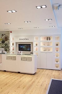 Pandora Concept Store, Oxford 425148 Image 6
