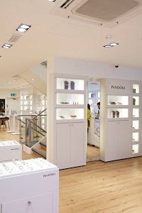 Pandora Concept Store, Oxford 425148 Image 7