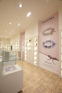 Pandora Concept Store, Bromley 425901 Image 6