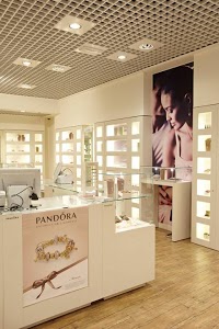 Pandora Concept Store, Kingston 427336 Image 4