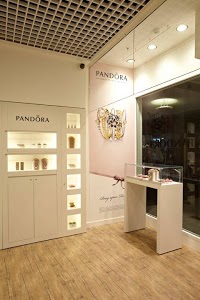 Pandora Concept Store, Kingston 427336 Image 8