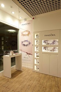 Pandora Concept Store, Kingston 427336 Image 9